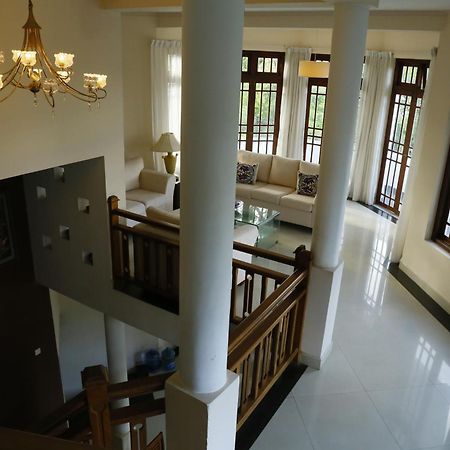 Crown Hills Kandy Inn Екстер'єр фото