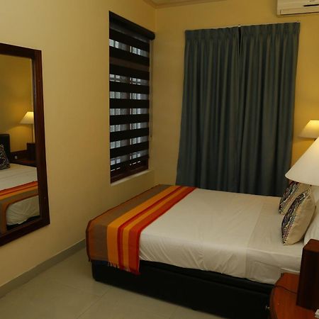 Crown Hills Kandy Inn Екстер'єр фото