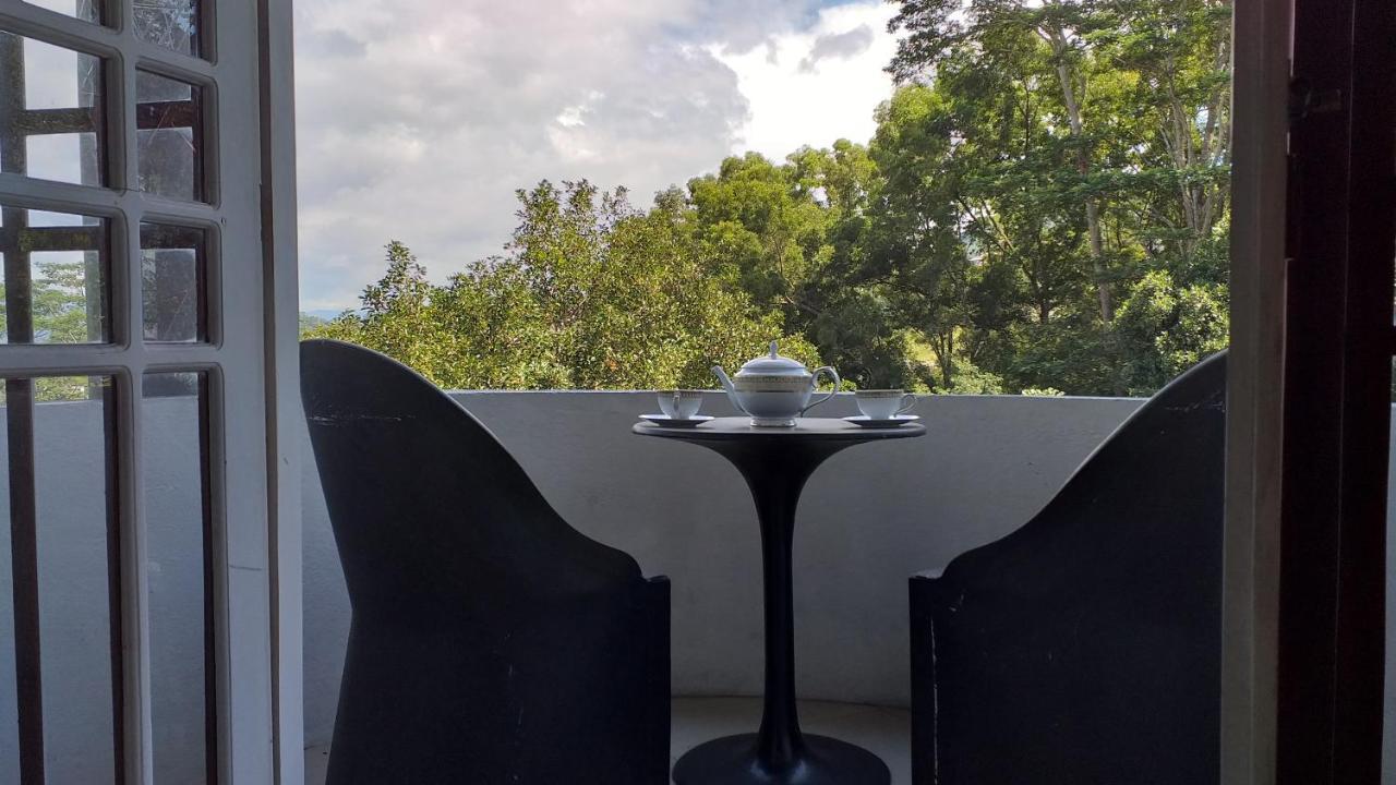 Crown Hills Kandy Inn Екстер'єр фото