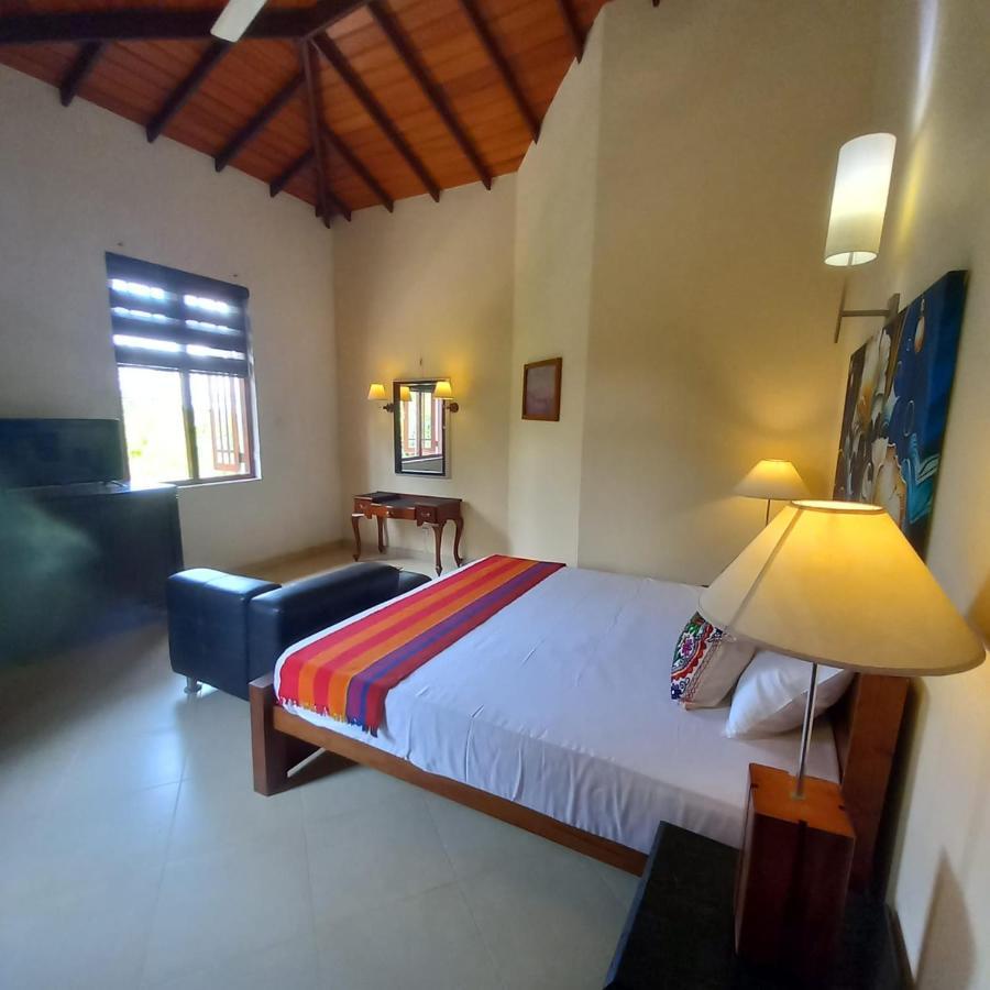 Crown Hills Kandy Inn Екстер'єр фото