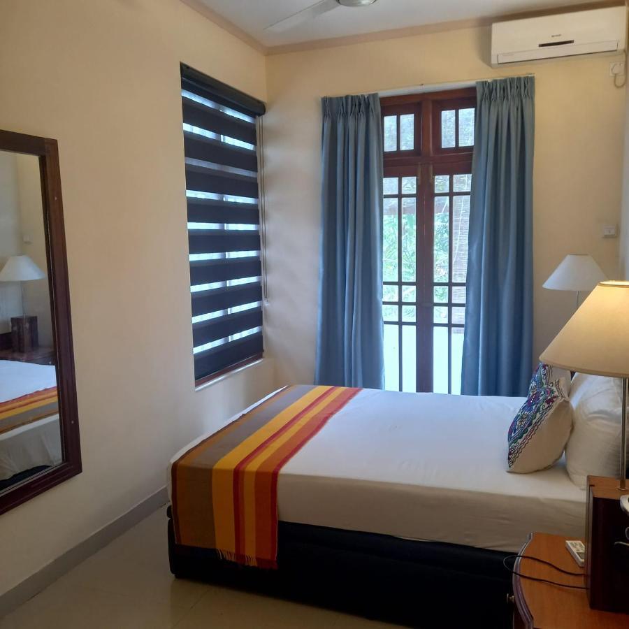 Crown Hills Kandy Inn Екстер'єр фото