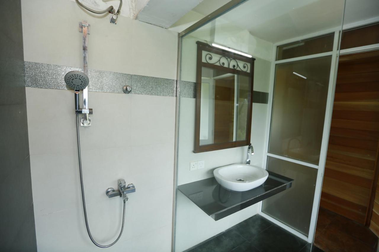 Crown Hills Kandy Inn Екстер'єр фото