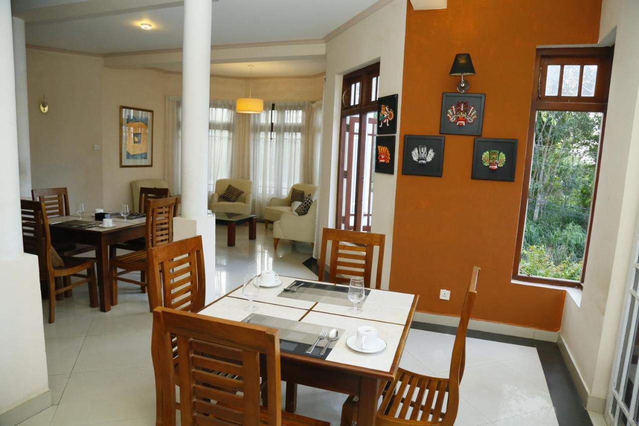 Crown Hills Kandy Inn Екстер'єр фото
