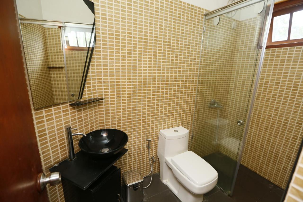 Crown Hills Kandy Inn Екстер'єр фото