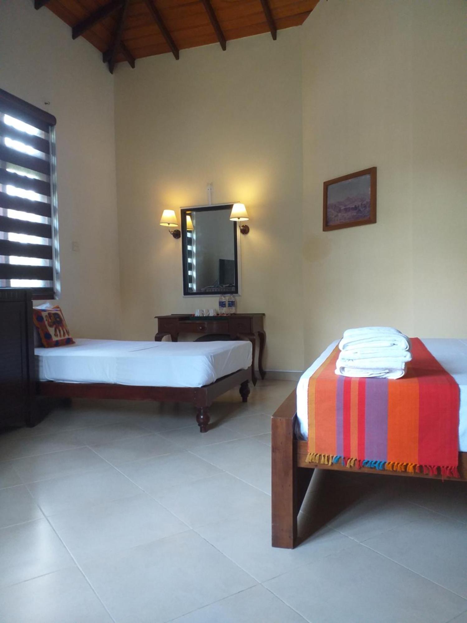 Crown Hills Kandy Inn Екстер'єр фото