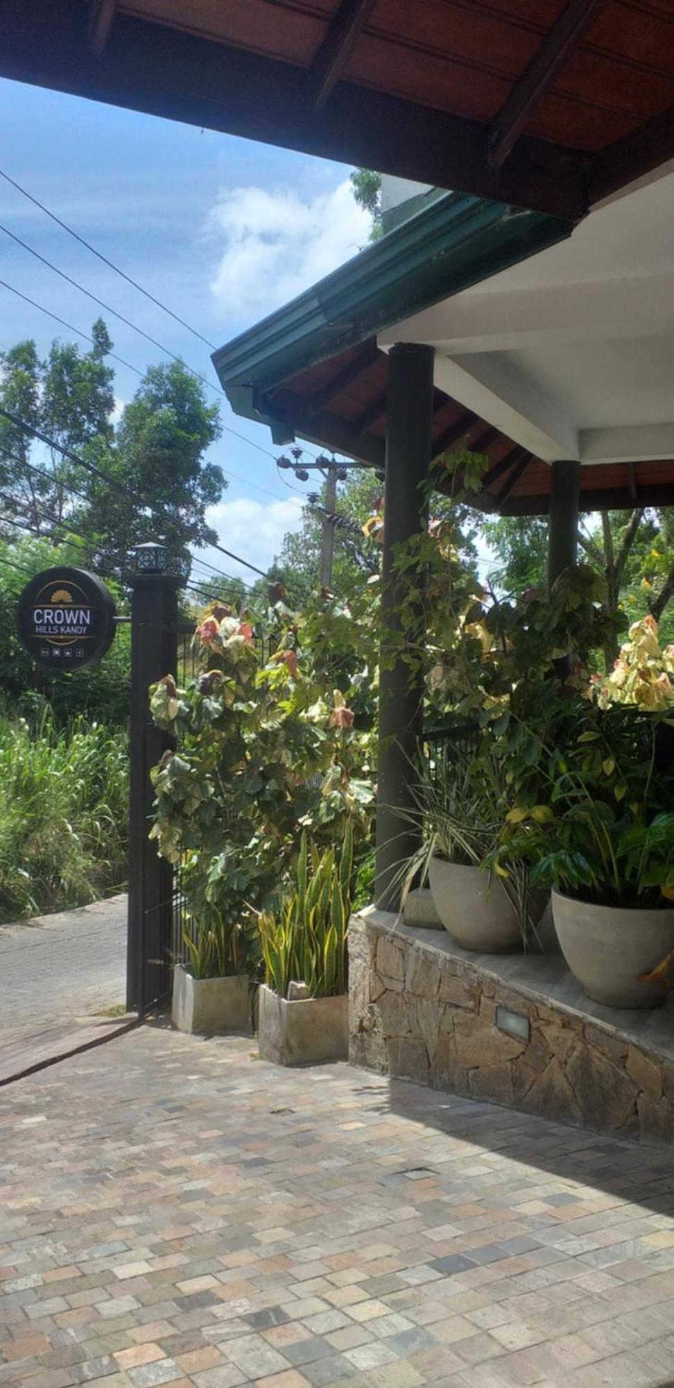 Crown Hills Kandy Inn Екстер'єр фото