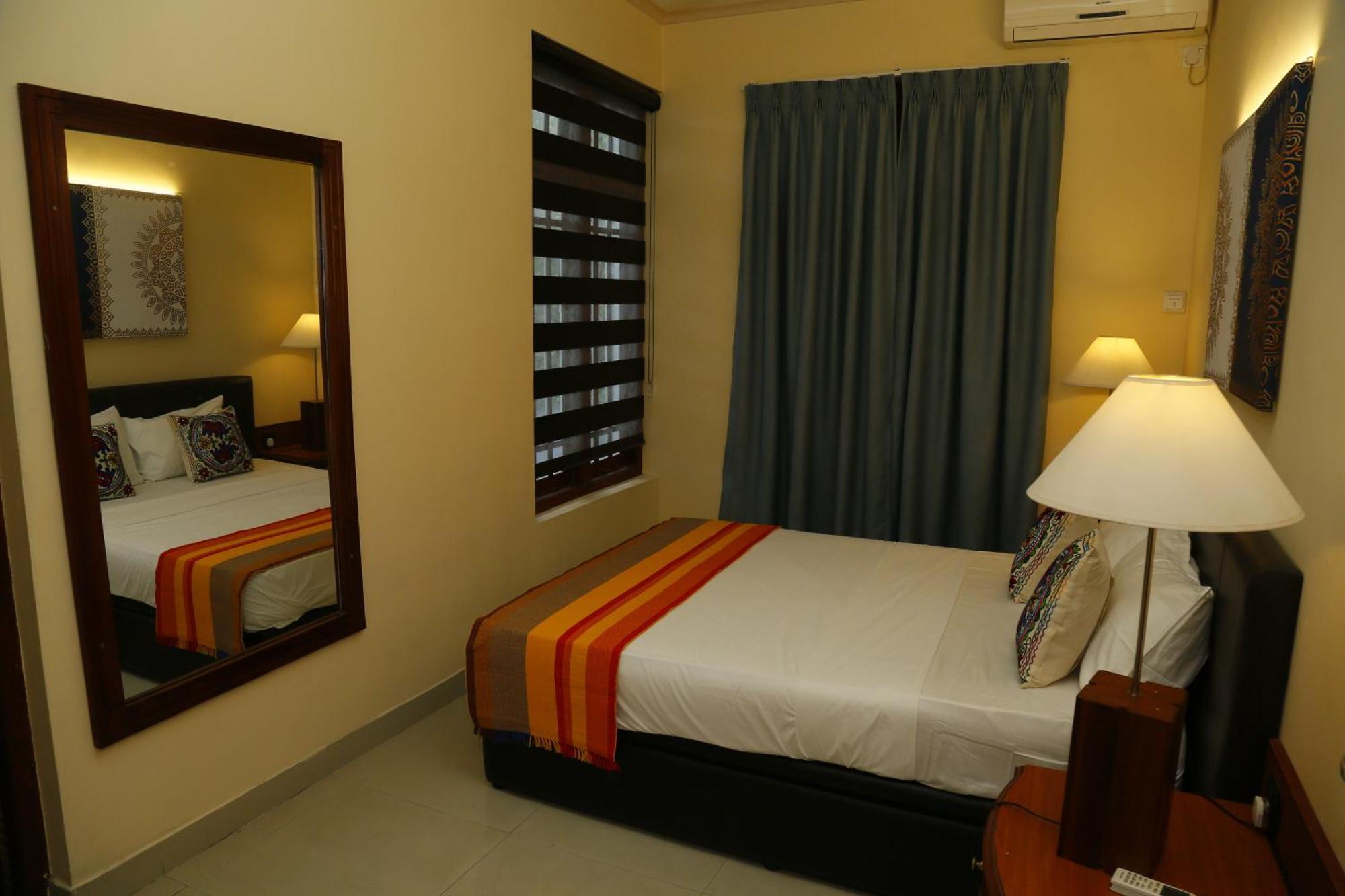 Crown Hills Kandy Inn Екстер'єр фото